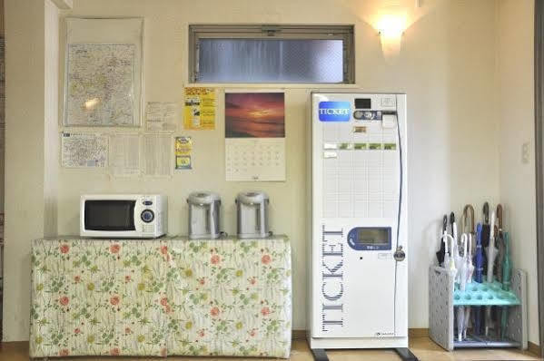 Хостел Tokyo Backpackers Экстерьер фото